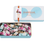 Caja metálica giandujas con dos avellanas a juego
